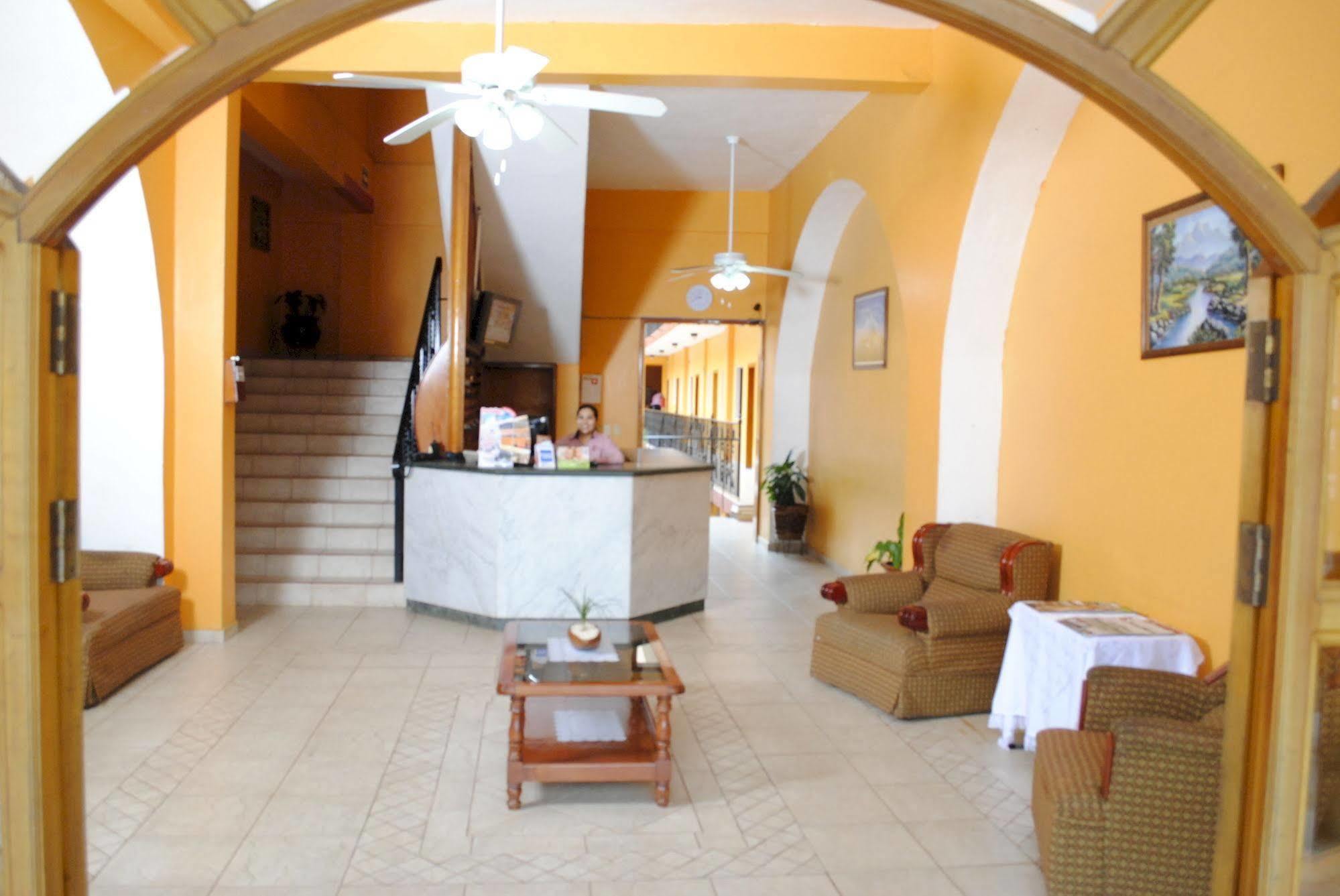 Hotel Arcos Del Parque Acayucan Exteriör bild