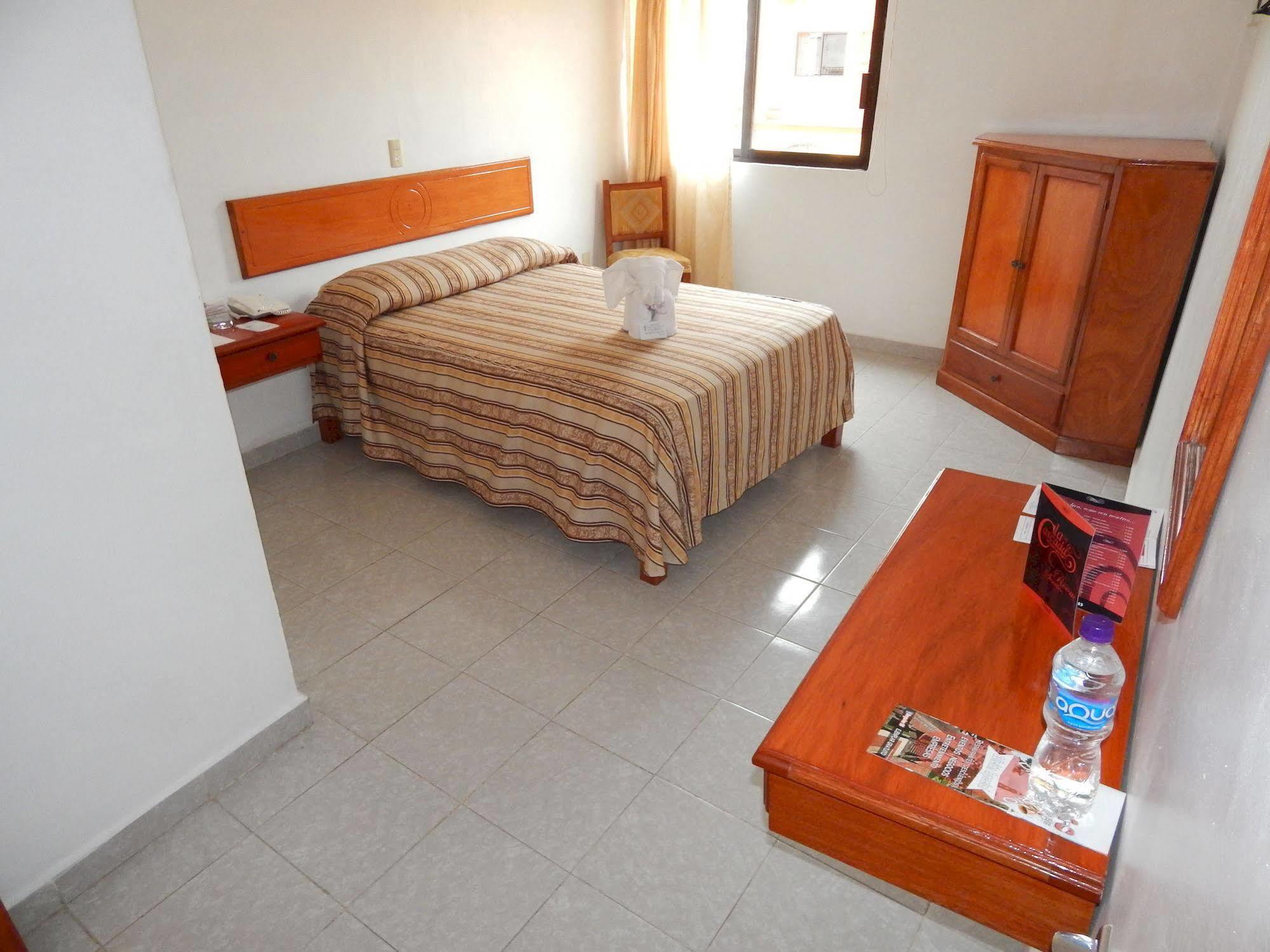 Hotel Arcos Del Parque Acayucan Exteriör bild